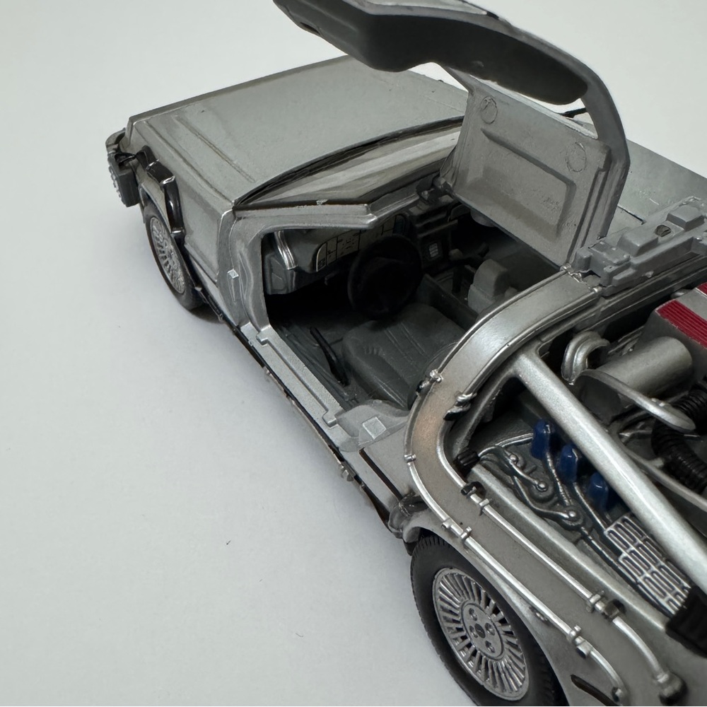 WELLY No.2441 Back to the Future 2 DeLorean Uniersal Studios U-Drie 1/24 - Picture 8 of 12